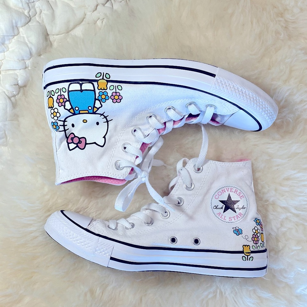 !RARE! Hello Kitty Converse HighTops Women’s Size 8